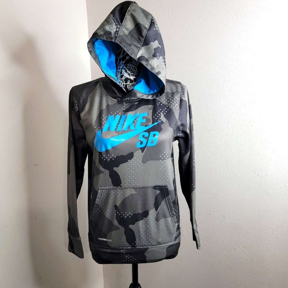 Nike SB pull over sweater